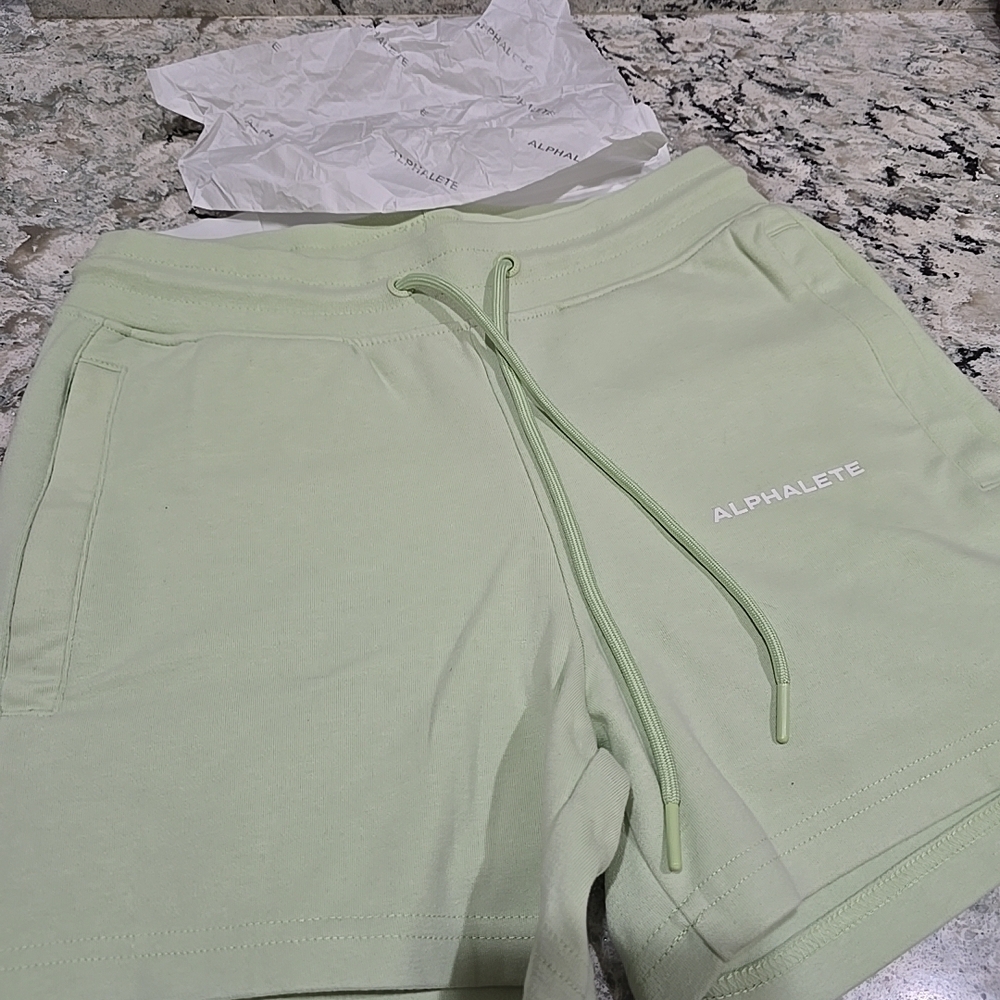 Alphalete Women's Green Shorts Sz S NWT